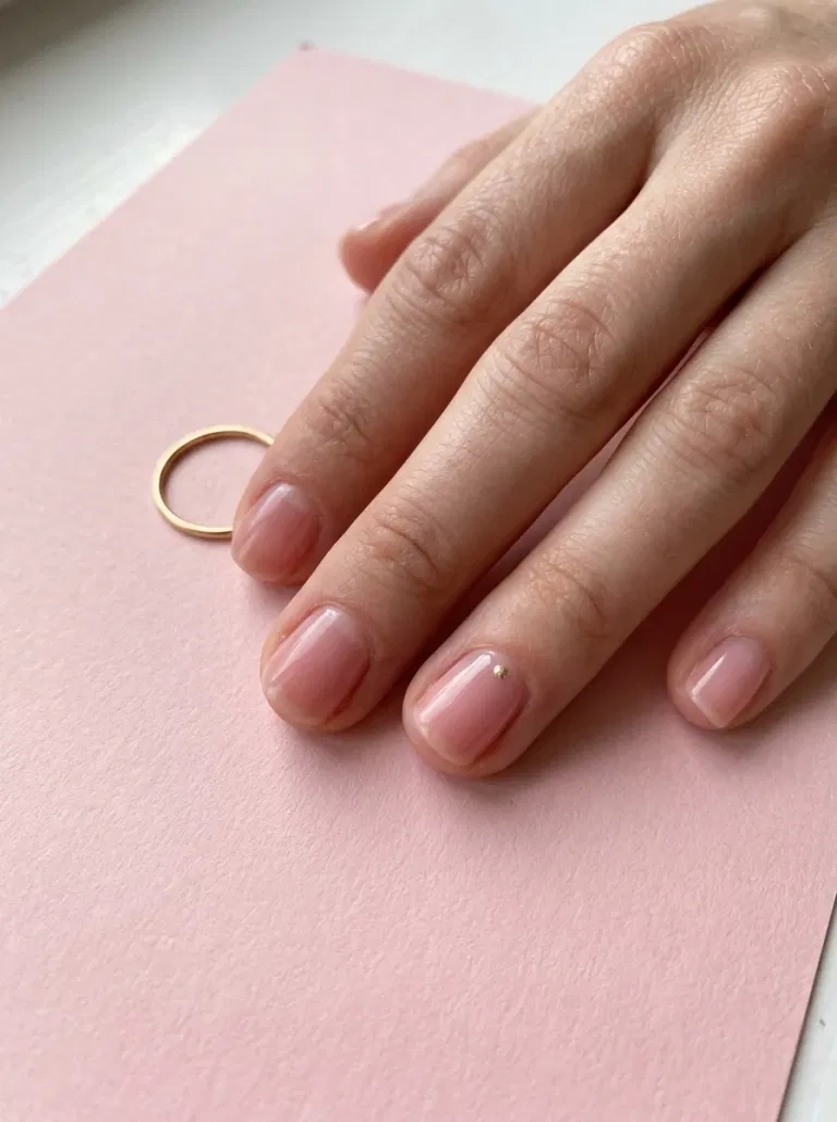 One Champagne Pinpoint nail design