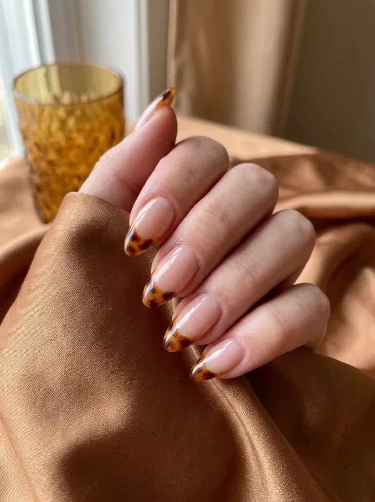 Tortoiseshell Tip Arcs nail design