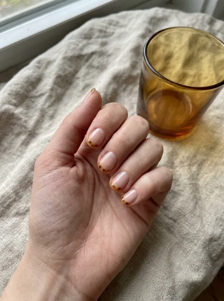 Tortoiseshell Tip Chips nail design